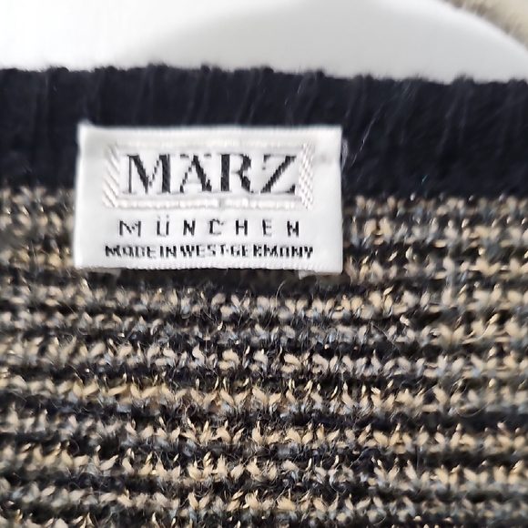 Vintage Black and Cream Geometric Sweater - Picture 2 of 5